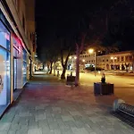 Square 16 - Absolutely Location Apartment *