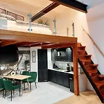 Square 16 - Absolutely Location Apartment *