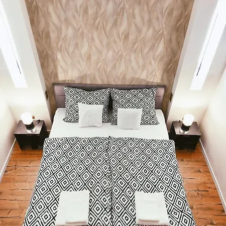 Square 16 - Absolutely Location Апартаменты Сомбатхей