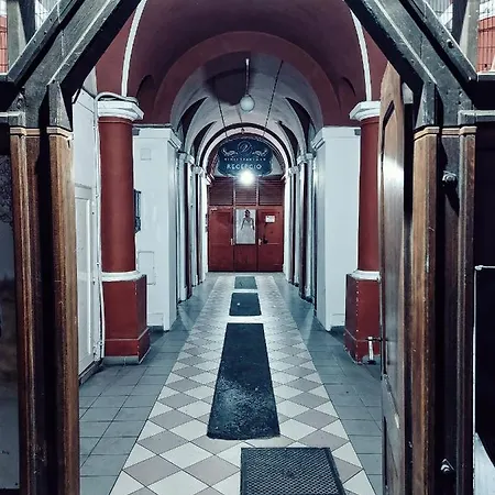 Square 16 - Absolutely Location Διαμέρισμα