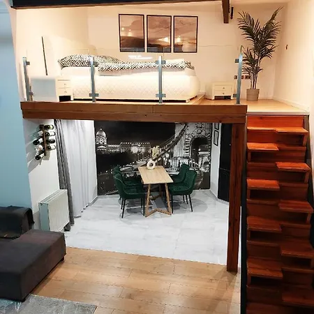 Square 16 - Absolutely Location