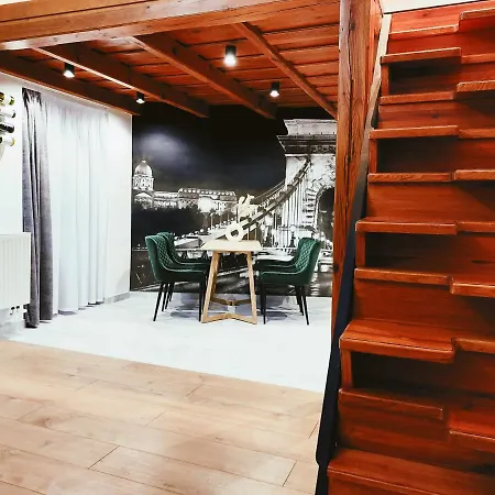 Apartment Square 16 - Absolutely Location With Self Check In *