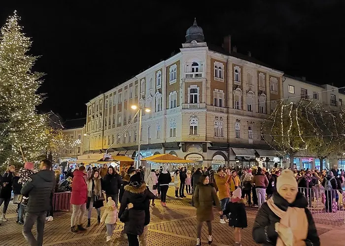 Square 16 - Absolutely Location *